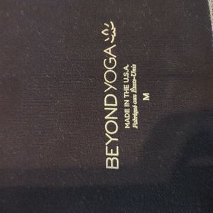 Beyond Yoga Black/White Leggings Size M